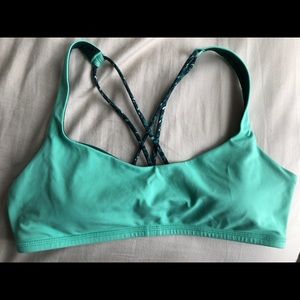 Lululemon Free To Be bra